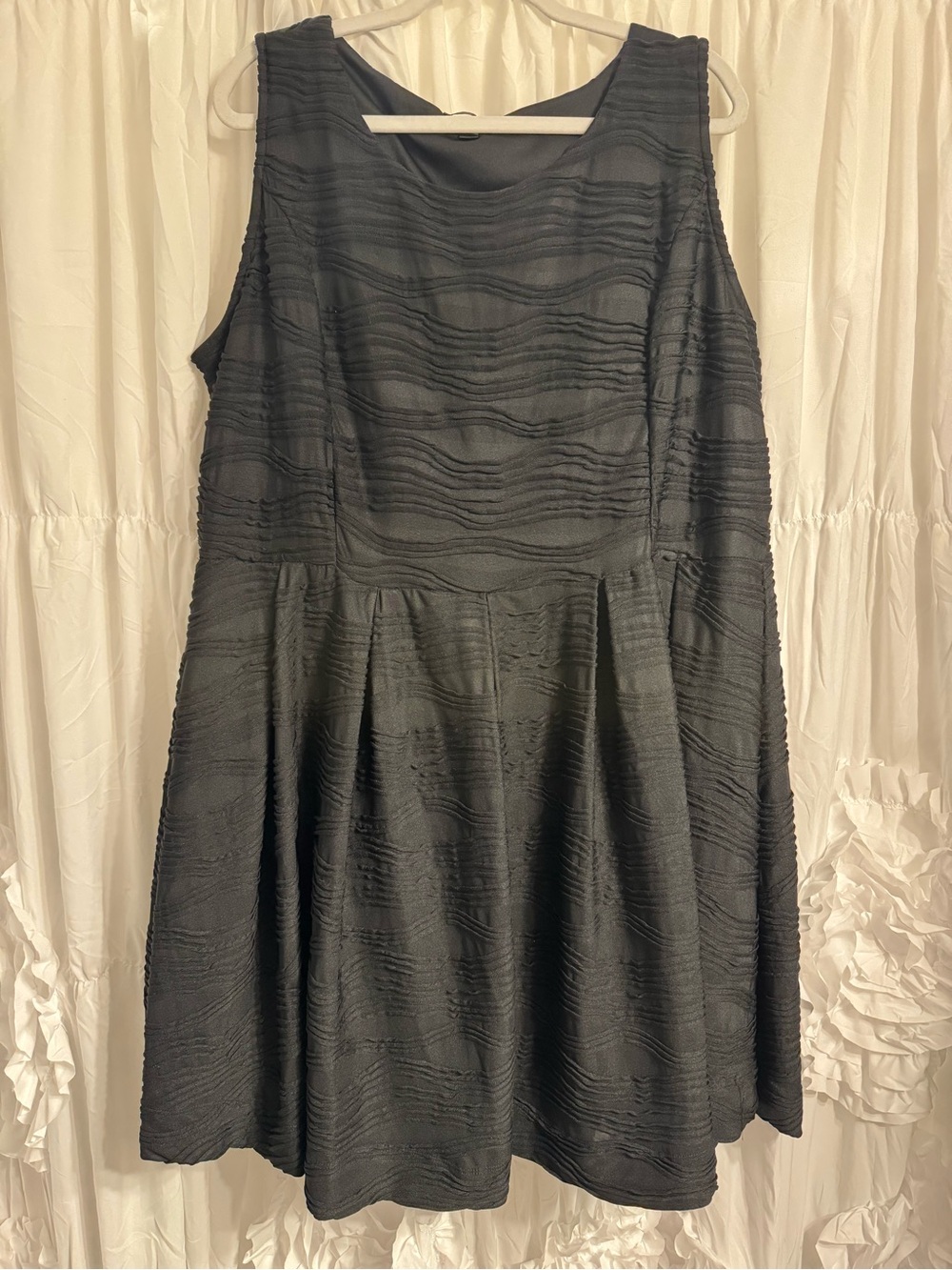 Woman Black Textured Sleeveless Fit & Flare Dress Plus Size 3X